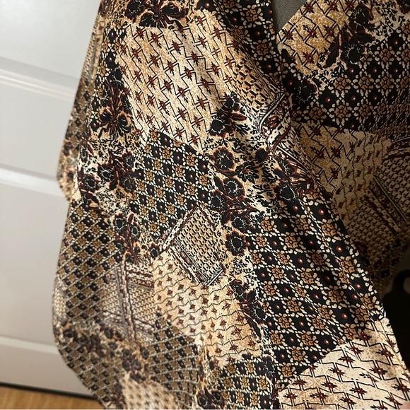 Satin Style Shawl - Picture 3 of 3